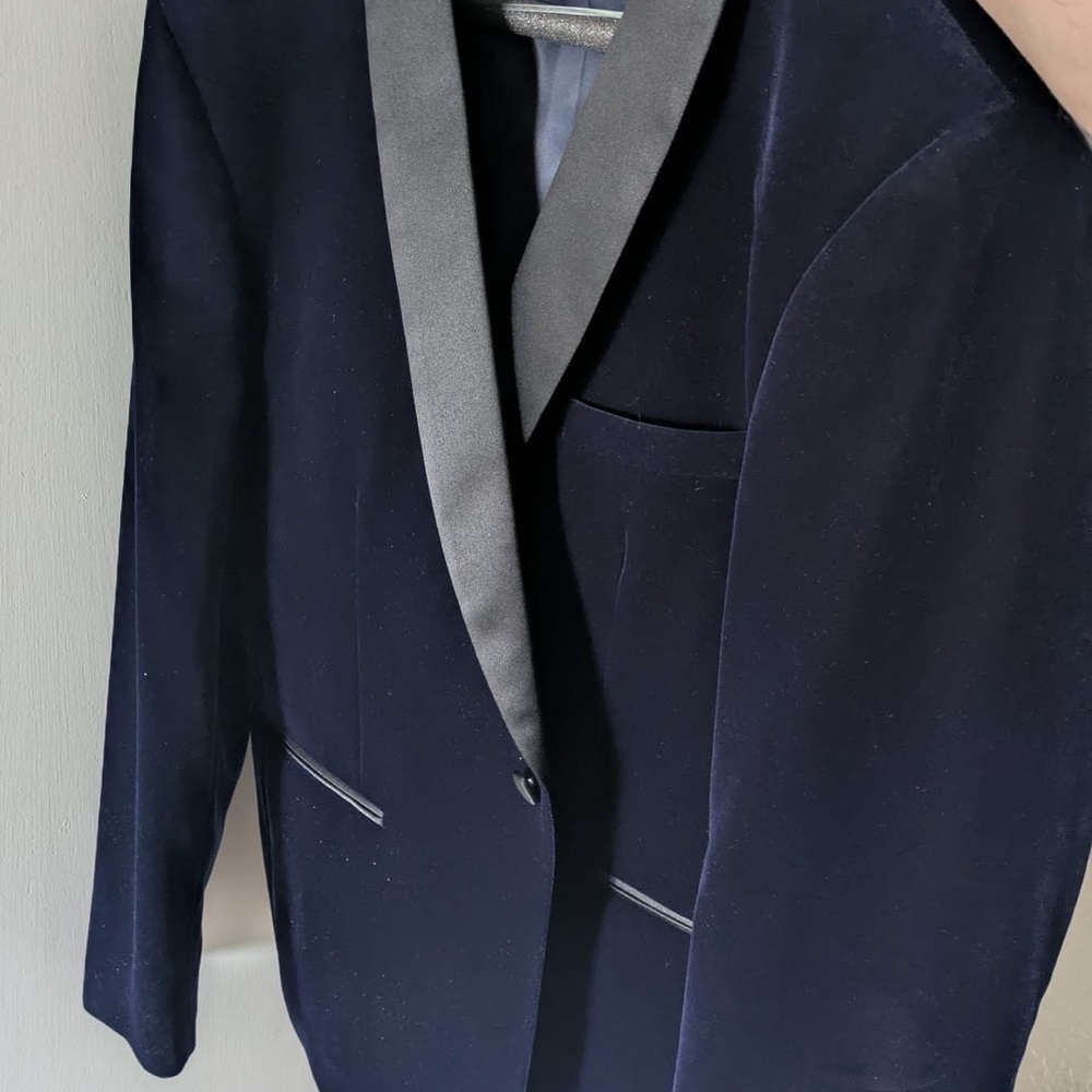 Elegant Navy Blazer with Black Lapel